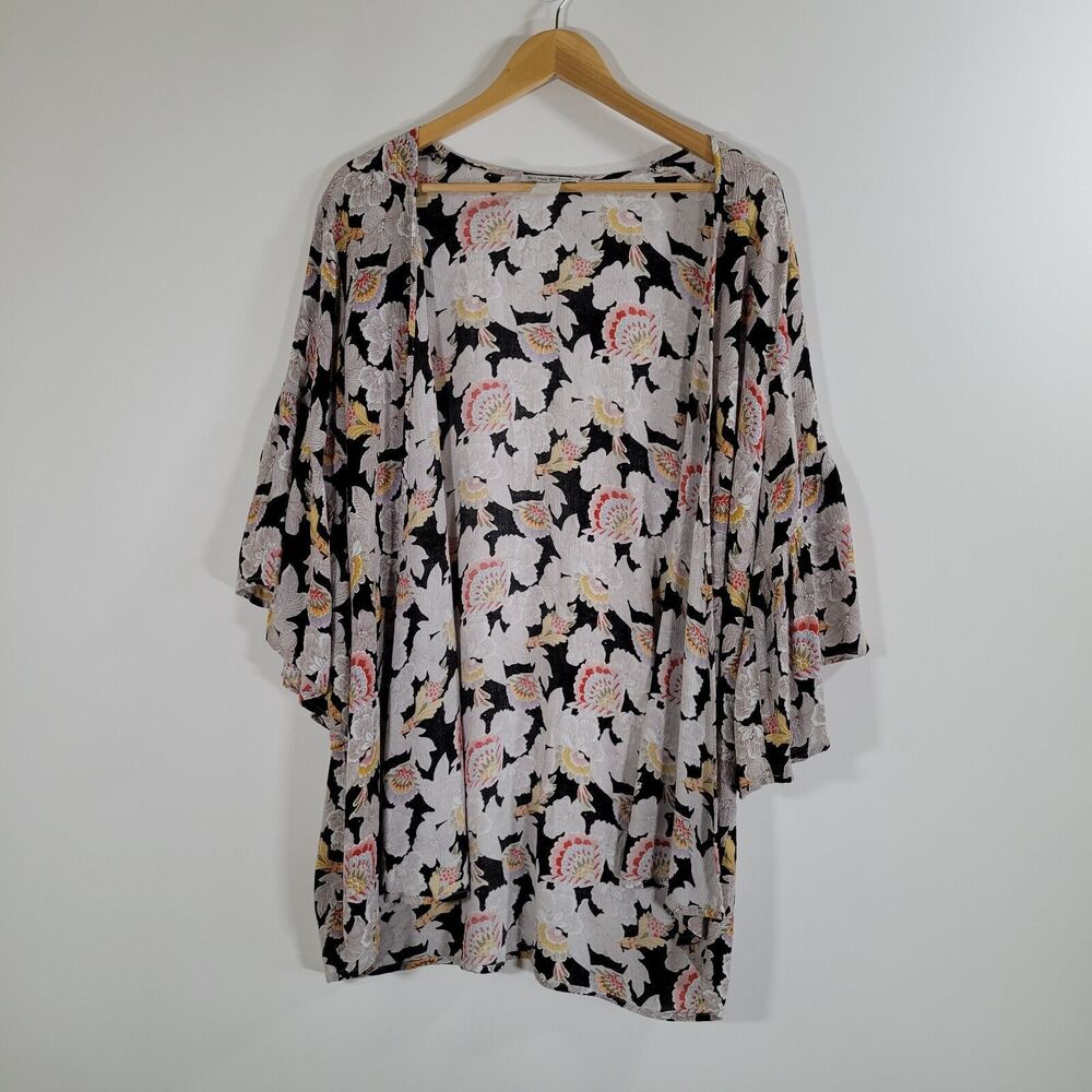 SEE AND BE SEEN Floral Kimono Size S / M Crepe Rayon Bell Sleeve Flowy Cover Up